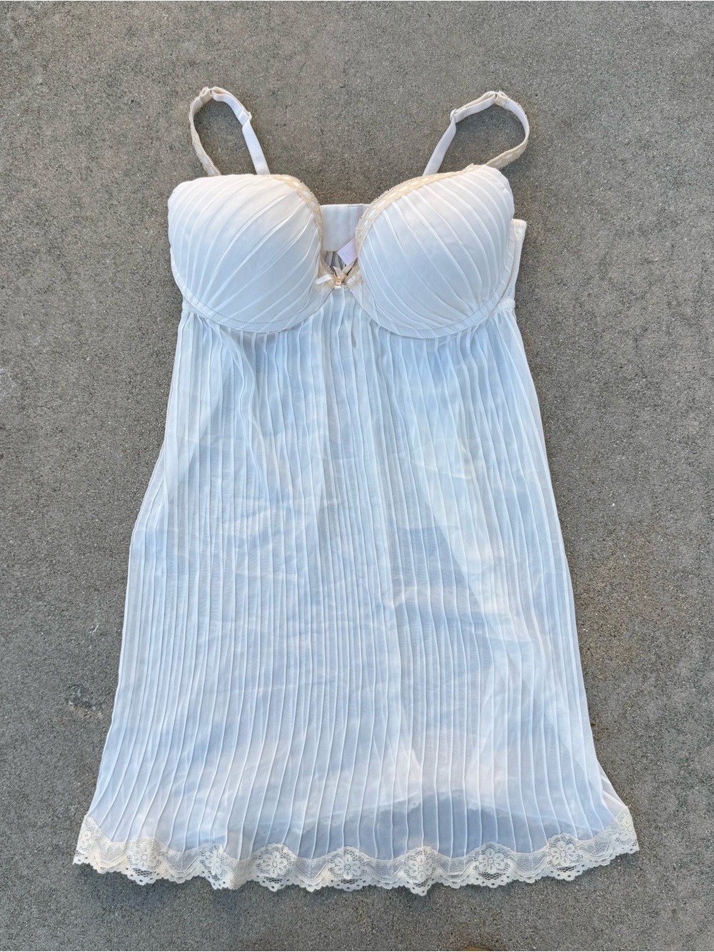 Inner Secrets Nightgown size 1X cream pleated look nightie
